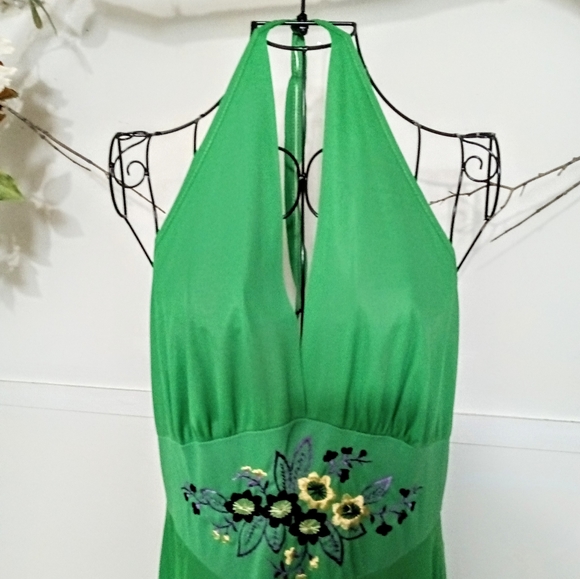 American Vintage :: 70's Queens Way to Fashion Green Halter Embroidered Dress - Picture 2 of 13